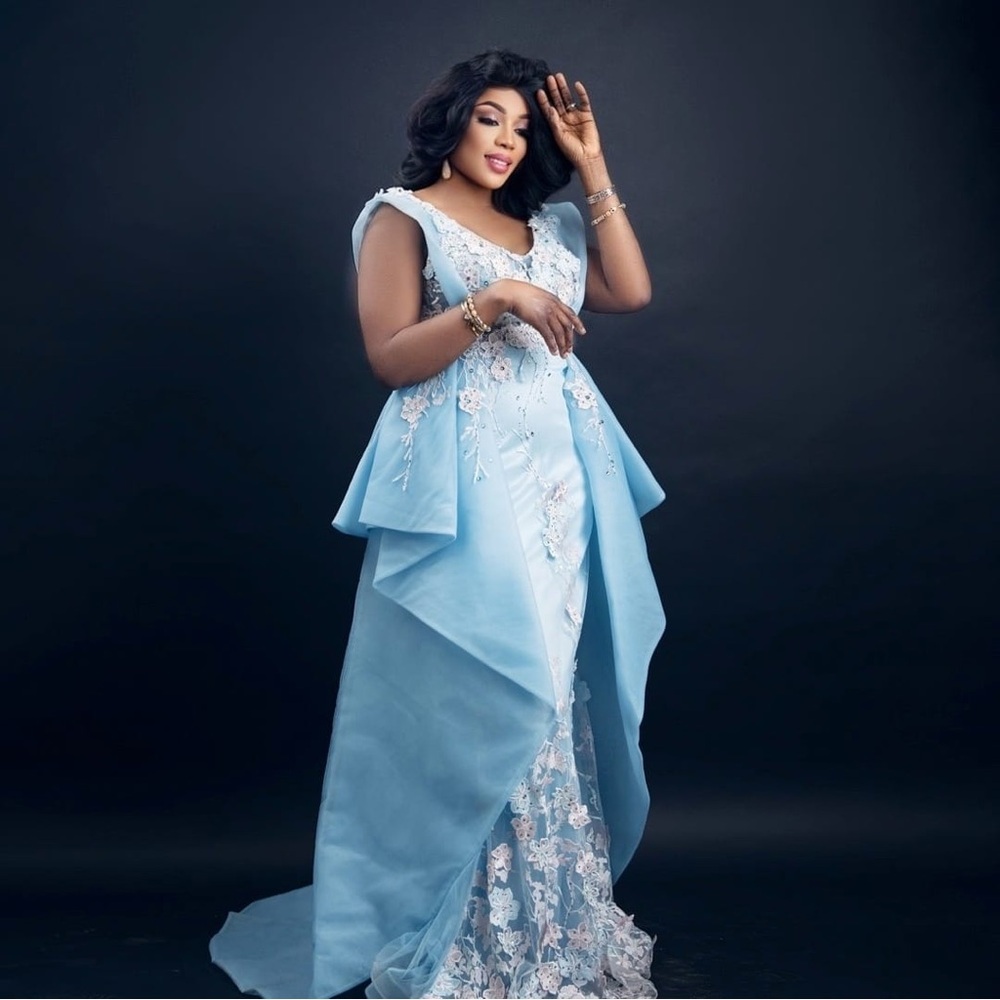 Elegant Blue Lace Evening Gown
